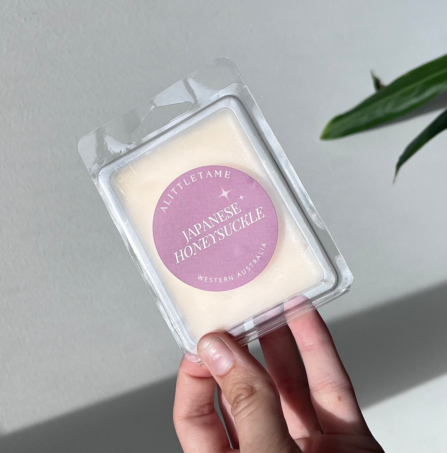 Soy wax melts in clamshell pack with strong fragrance for home scenting