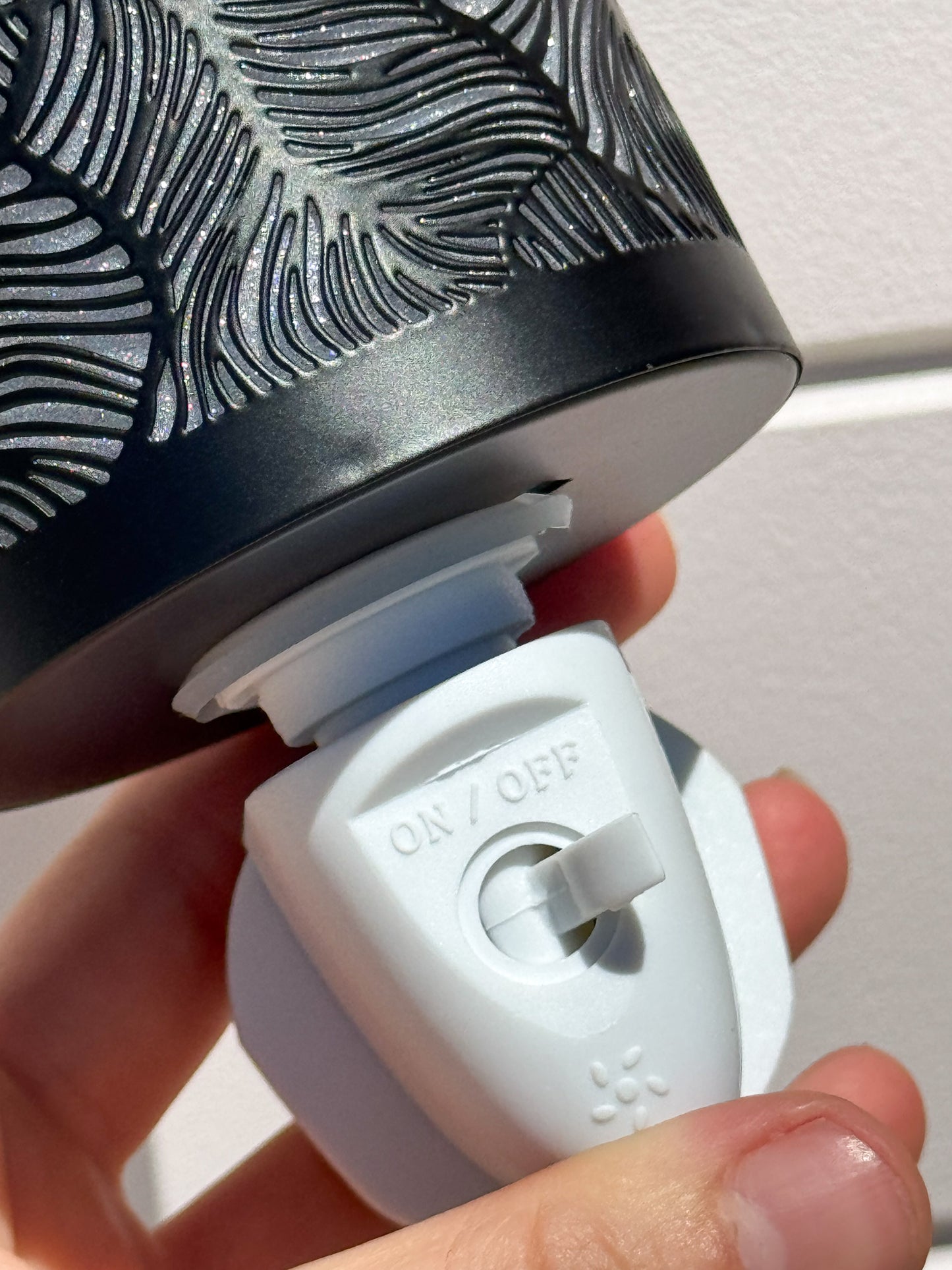 Mini Electric Wax Melter – Flameless Scent Warmer for Wax Melts & Oils